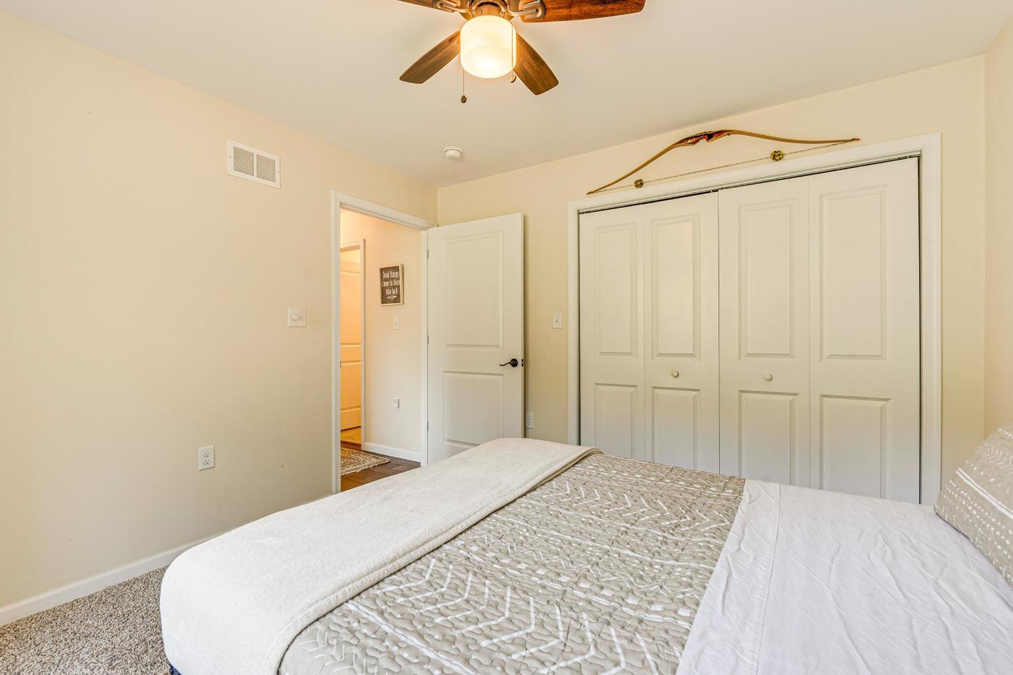 Holiday home Lakefront With Wraparound Deck!