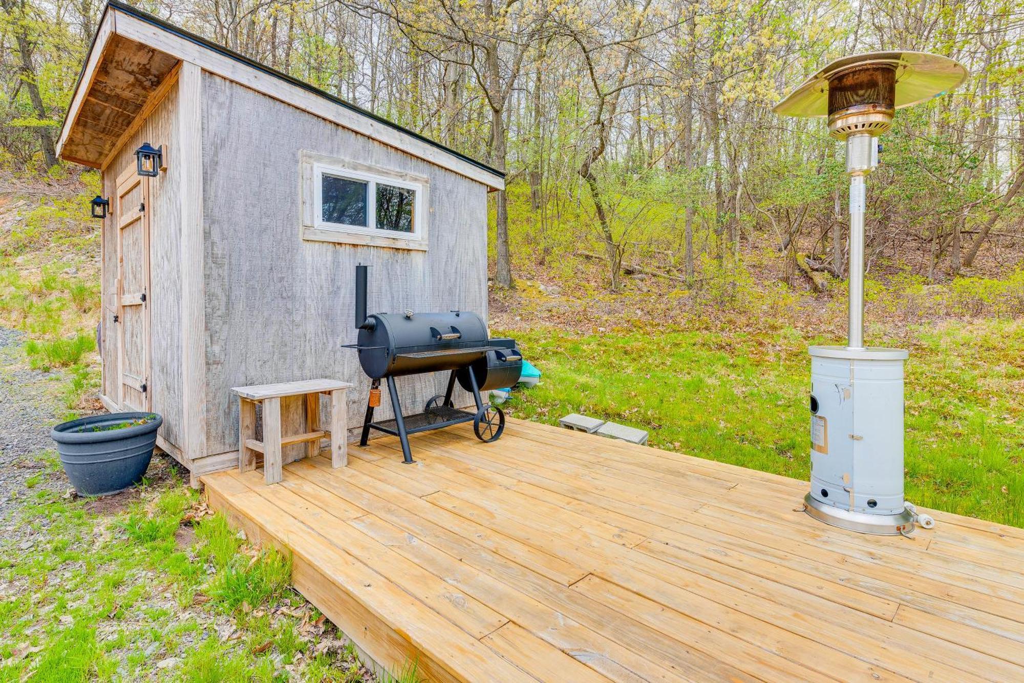 Lakefront With Wraparound Deck! Holiday home
