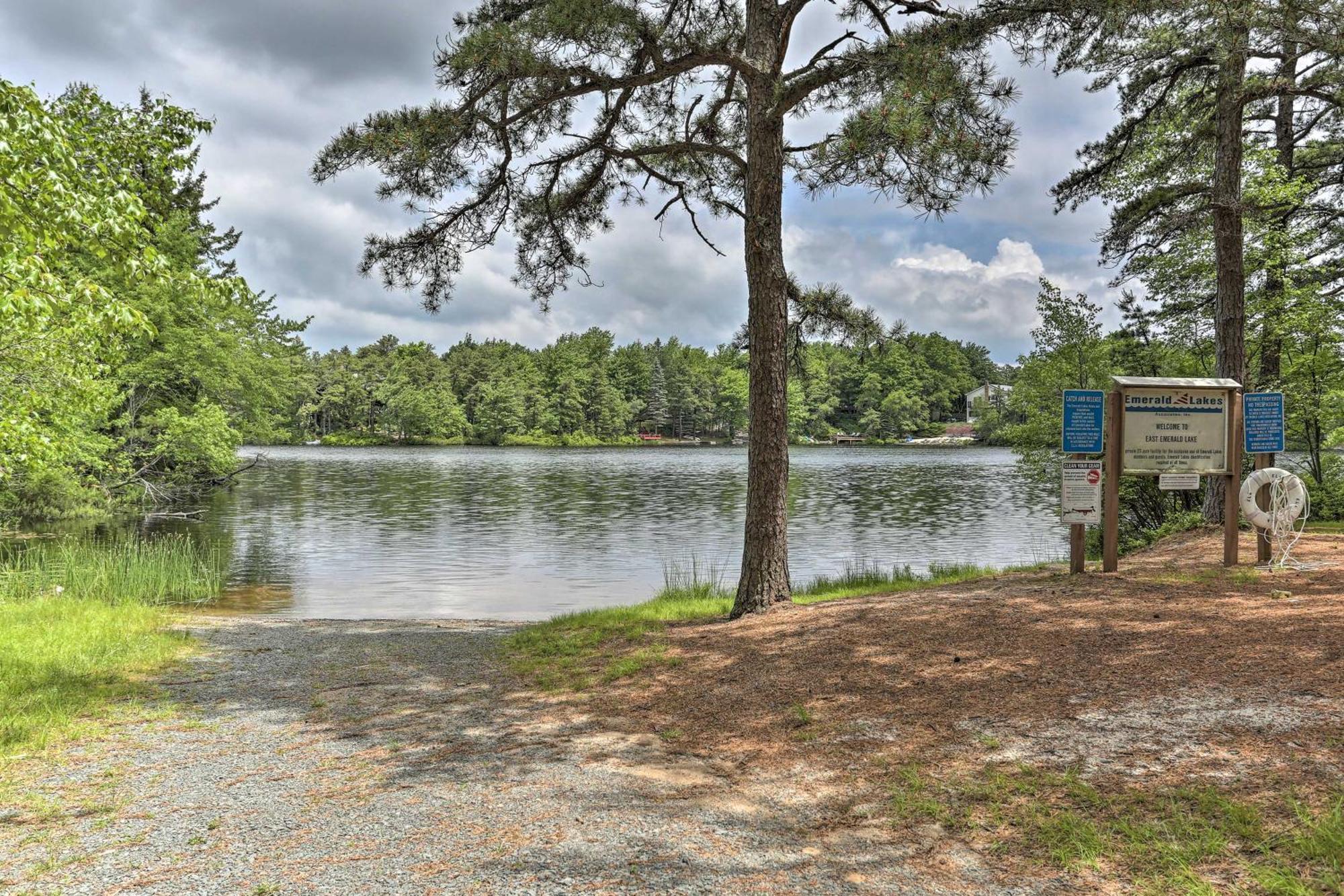 Lakefront With Wraparound Deck! Long Pond