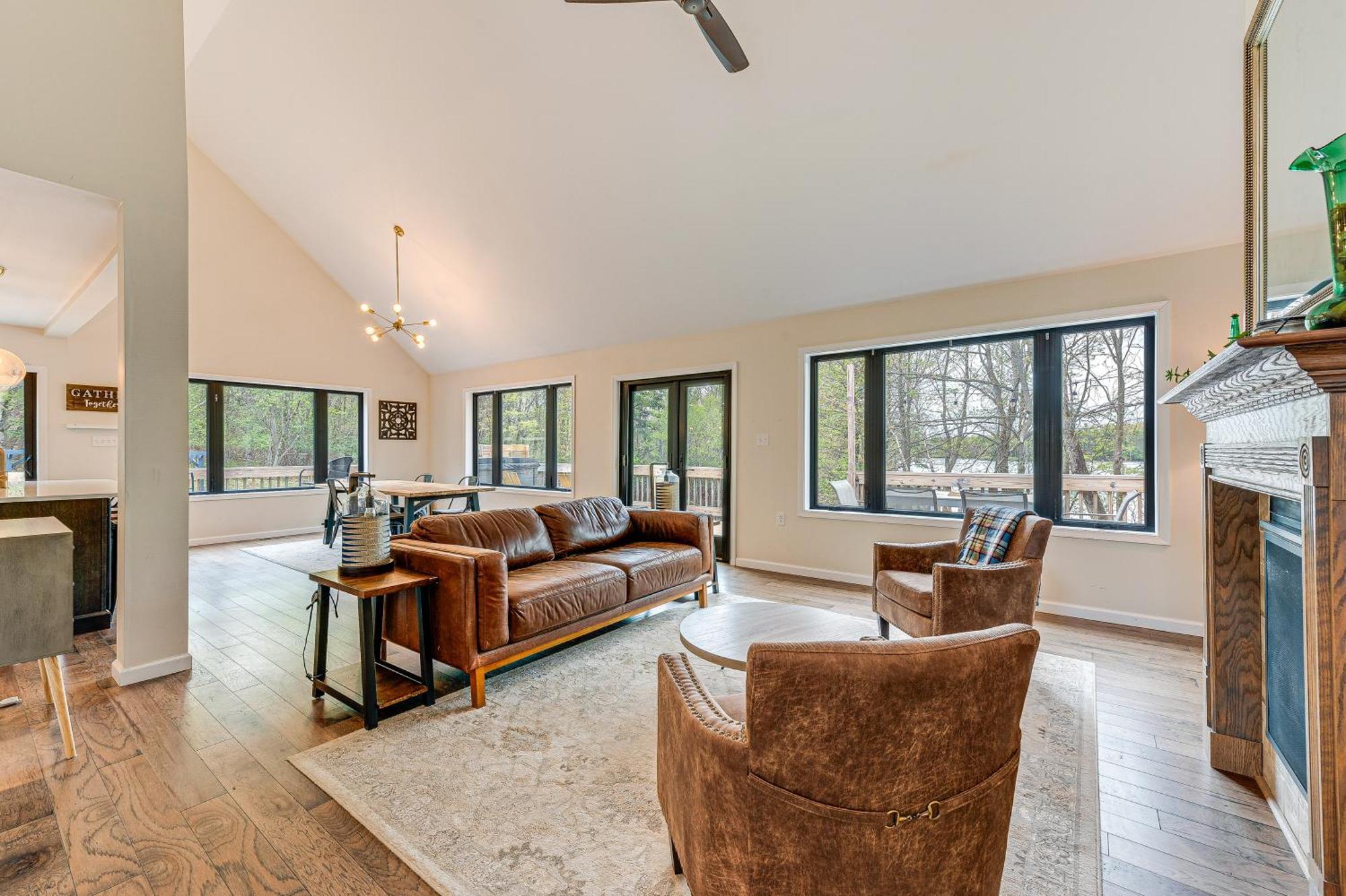 Lakefront With Wraparound Deck! Long Pond