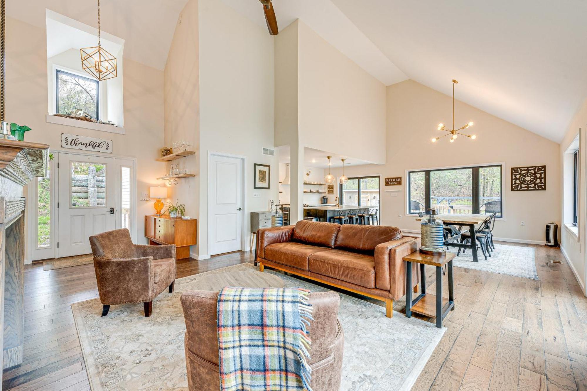 Holiday home Lakefront With Wraparound Deck! Long Pond